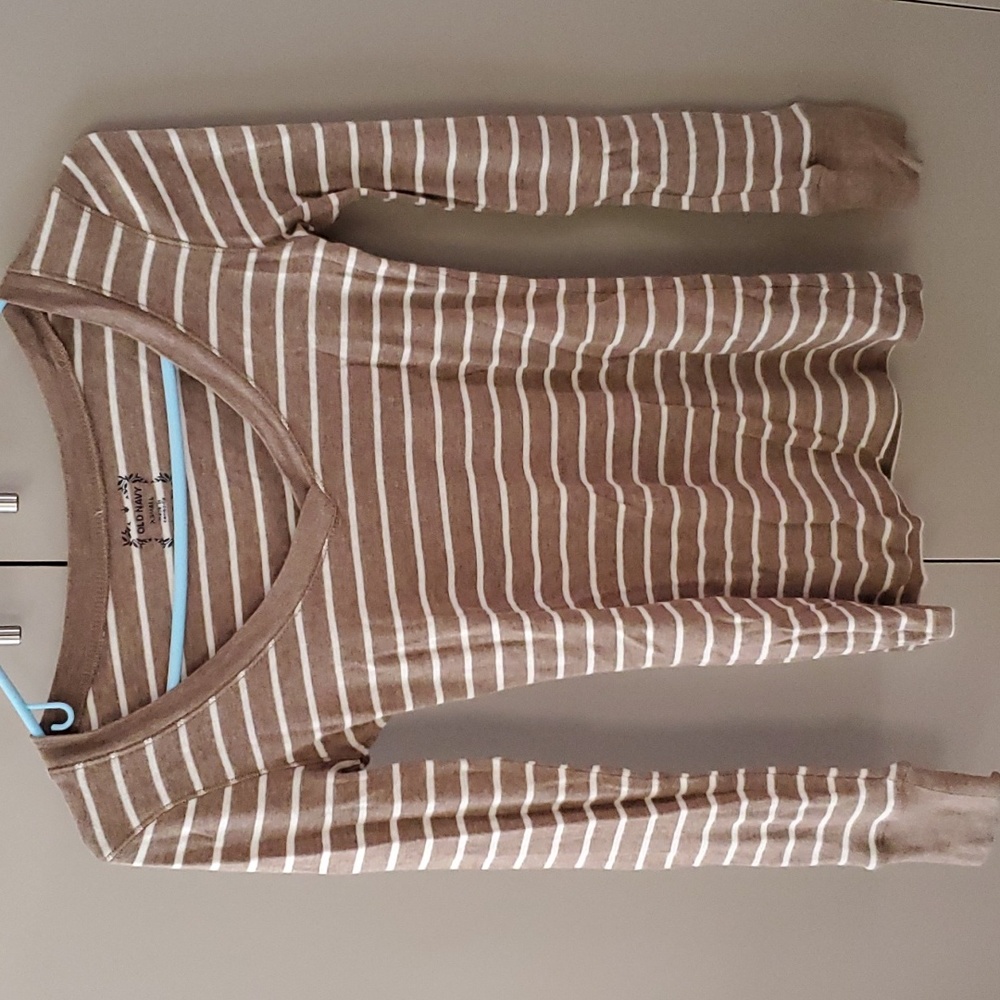 Old Navy taupe/beige v neck top